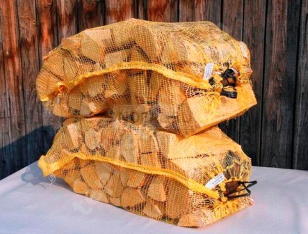 березовые дрова в вязанке